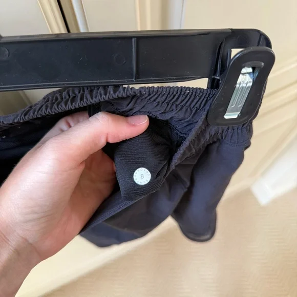 lululemon hotty hot shorts - Picture 3 of 4